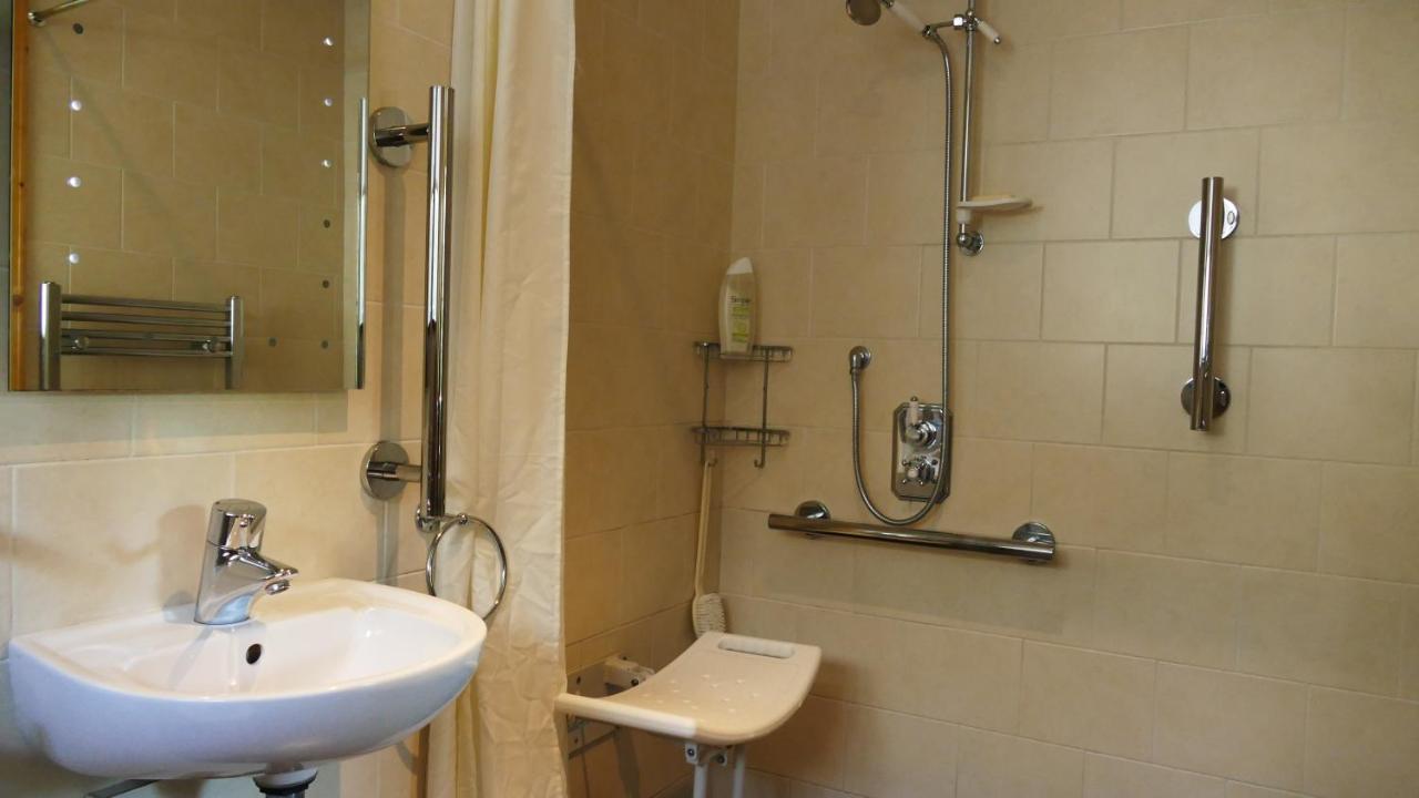 Cosy Ground Floor Disabled Friendly Room In Farm House Llandderfel Eksteriør billede