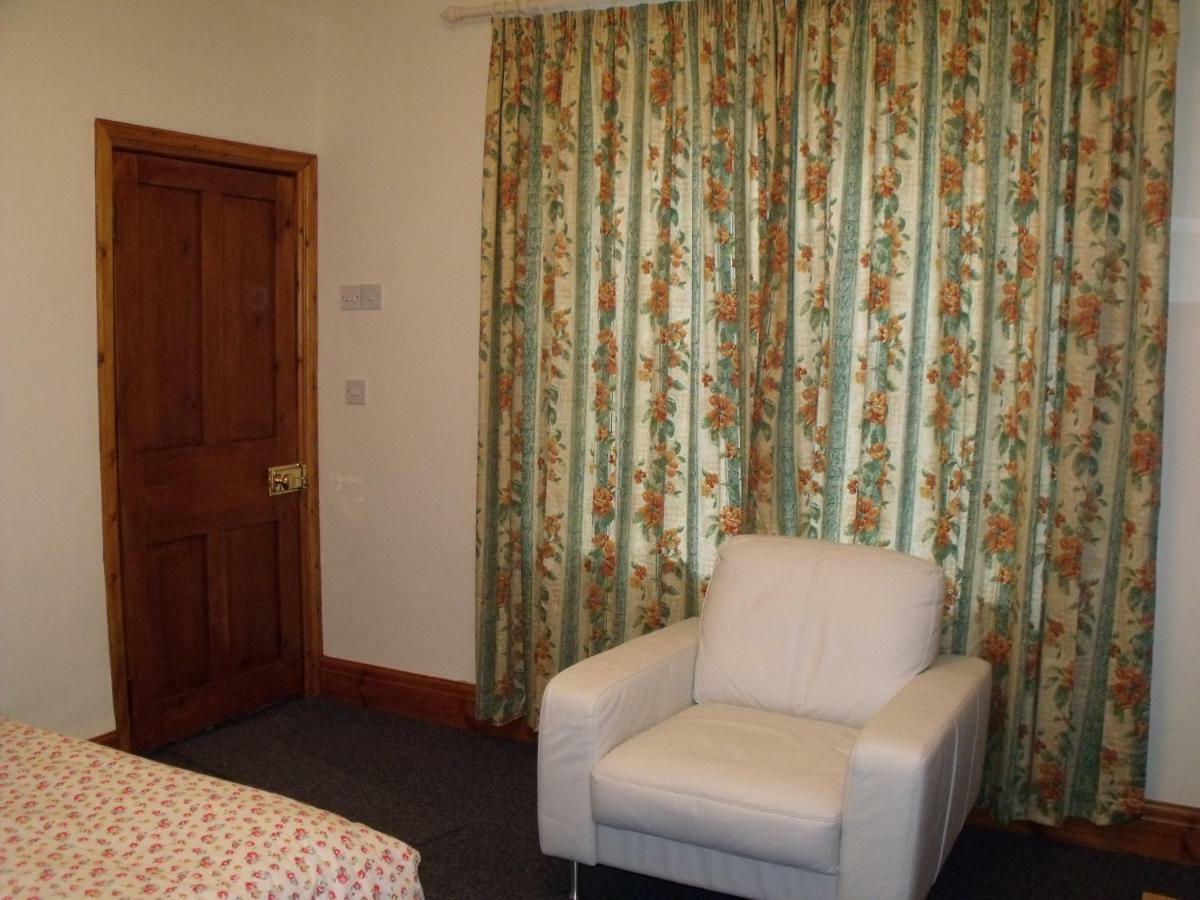 Cosy Ground Floor Disabled Friendly Room In Farm House Llandderfel Eksteriør billede