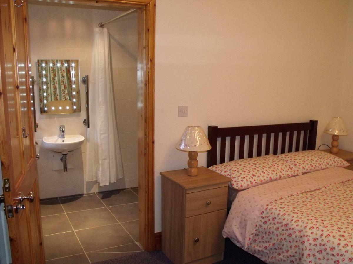 Cosy Ground Floor Disabled Friendly Room In Farm House Llandderfel Eksteriør billede