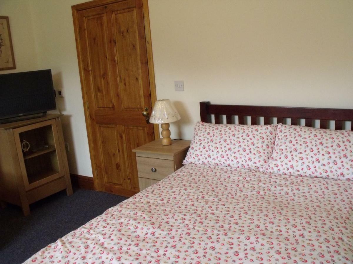 Cosy Ground Floor Disabled Friendly Room In Farm House Llandderfel Eksteriør billede