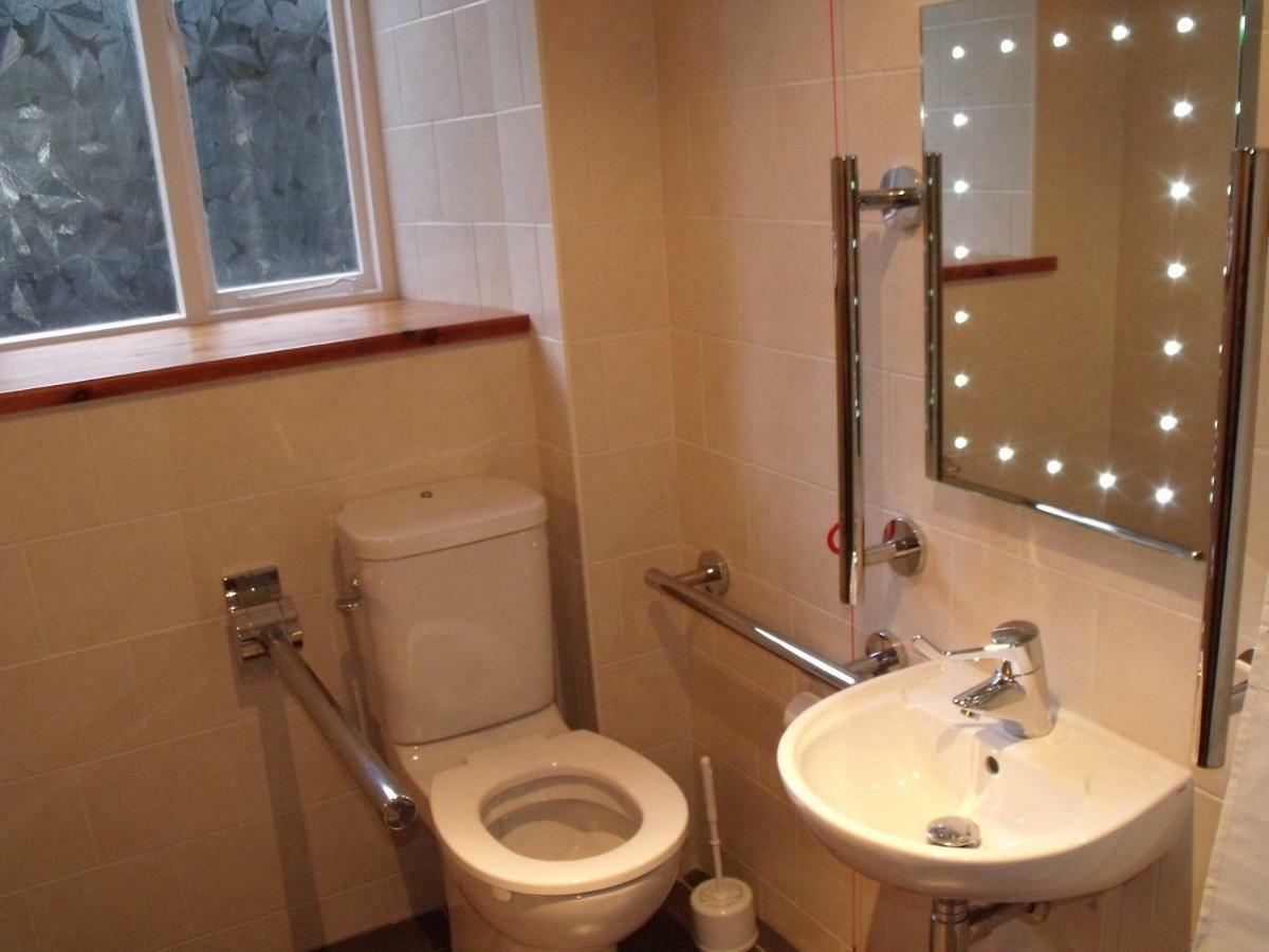 Cosy Ground Floor Disabled Friendly Room In Farm House Llandderfel Eksteriør billede